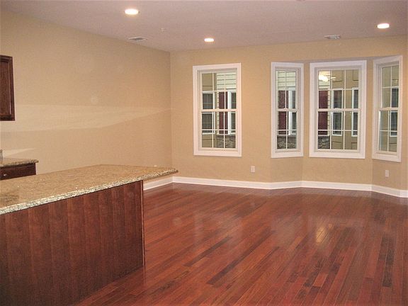 4th image of 330 Maple Ave