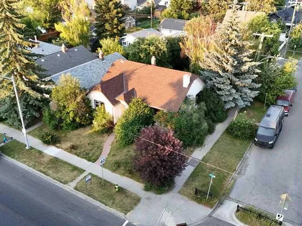 1402 W 4th St NW, Calgary, AB T2M 2Y9