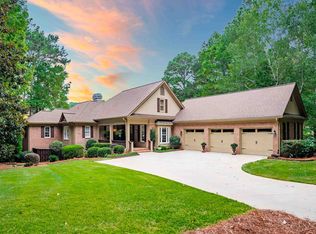 1781 Parrotts Pointe Rd, Greensboro, GA 30642
