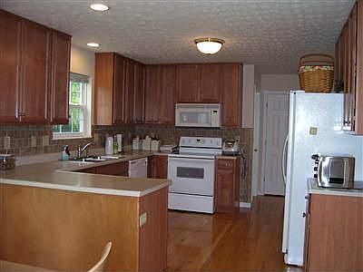 3rd image of 6475 Evergreen Ct