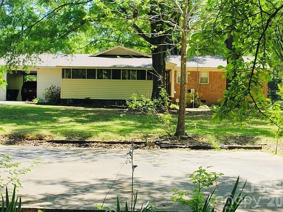 4th image of 1481 Grace Ave