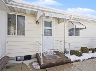5671 Leisure South Dr SE, Kentwood, MI 49548