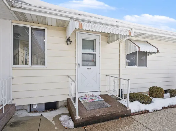 5671 Leisure South Dr SE, Kentwood, MI 49548