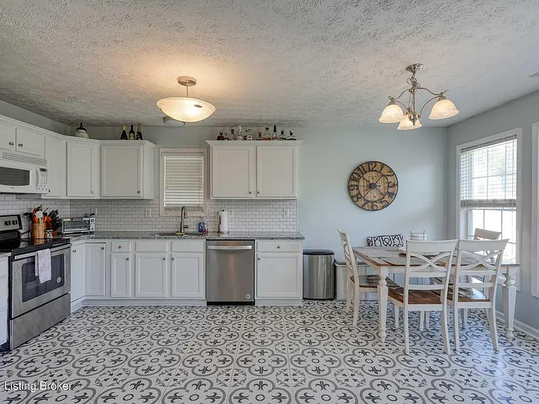 10713 Elkington Ln — Photo 6