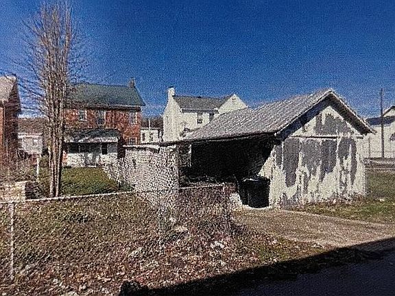 3rd image of 608 E 2nd St