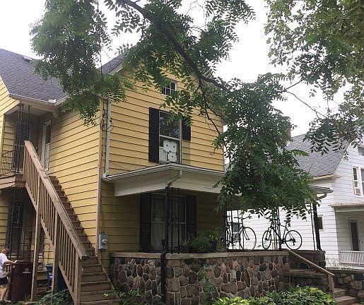 3rd image of 714 W Liberty St APT 4