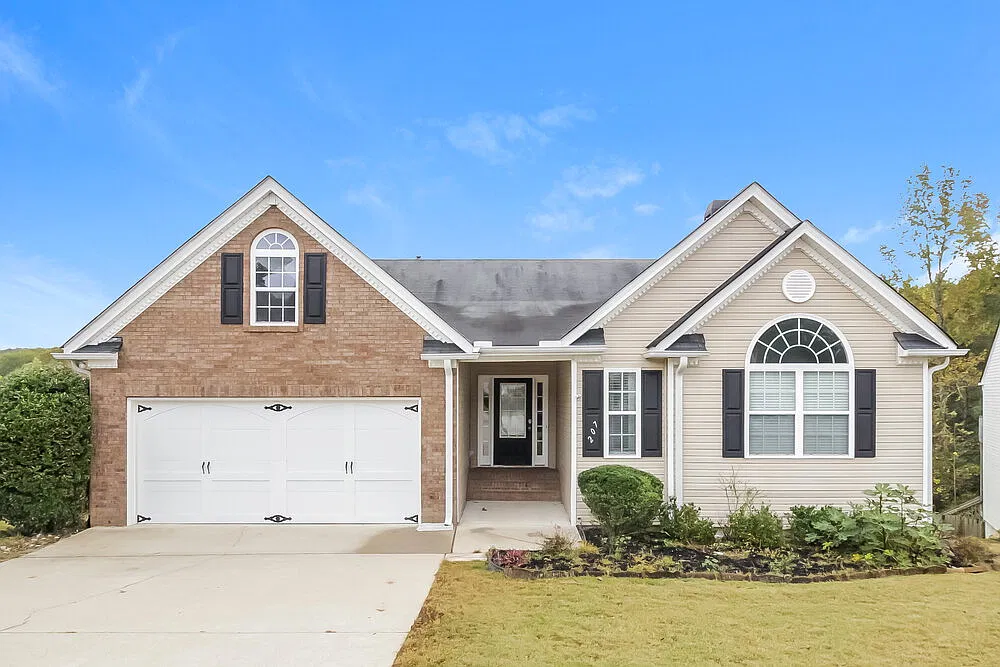 3 bed, 2.0 bath, 1912 sqft, $2,005 — Photo 1