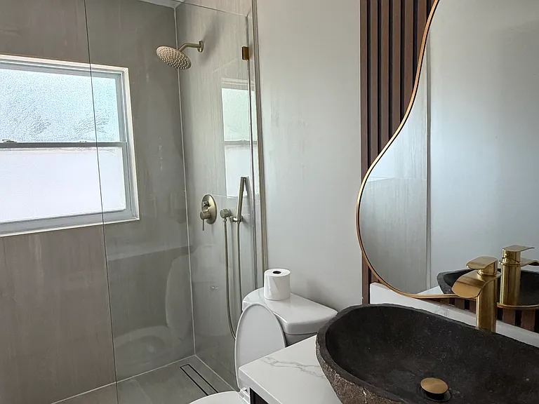 1733 Gladys St — Photo 17