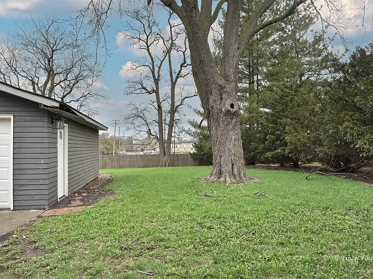10907 N Woodstock St #A — Photo 5