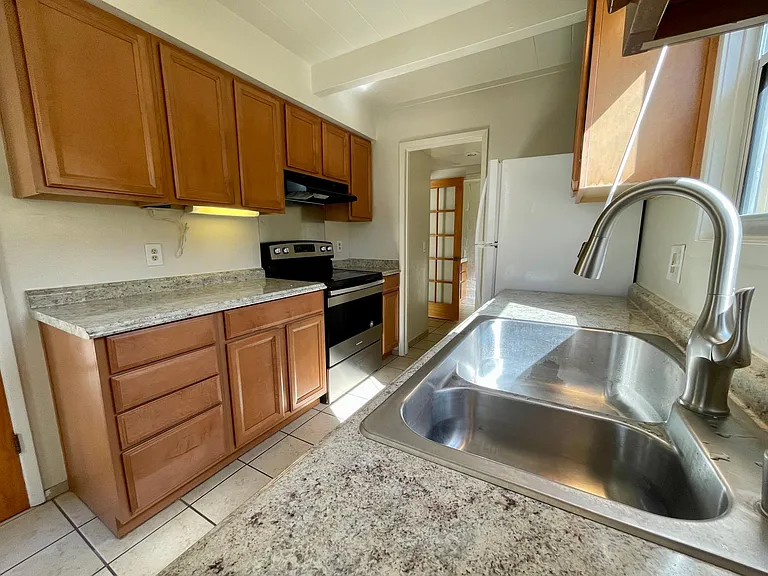 451 Dela Vina Ave #401 — Photo 3