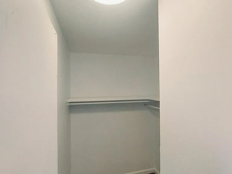 1004 Clay St — Photo 6