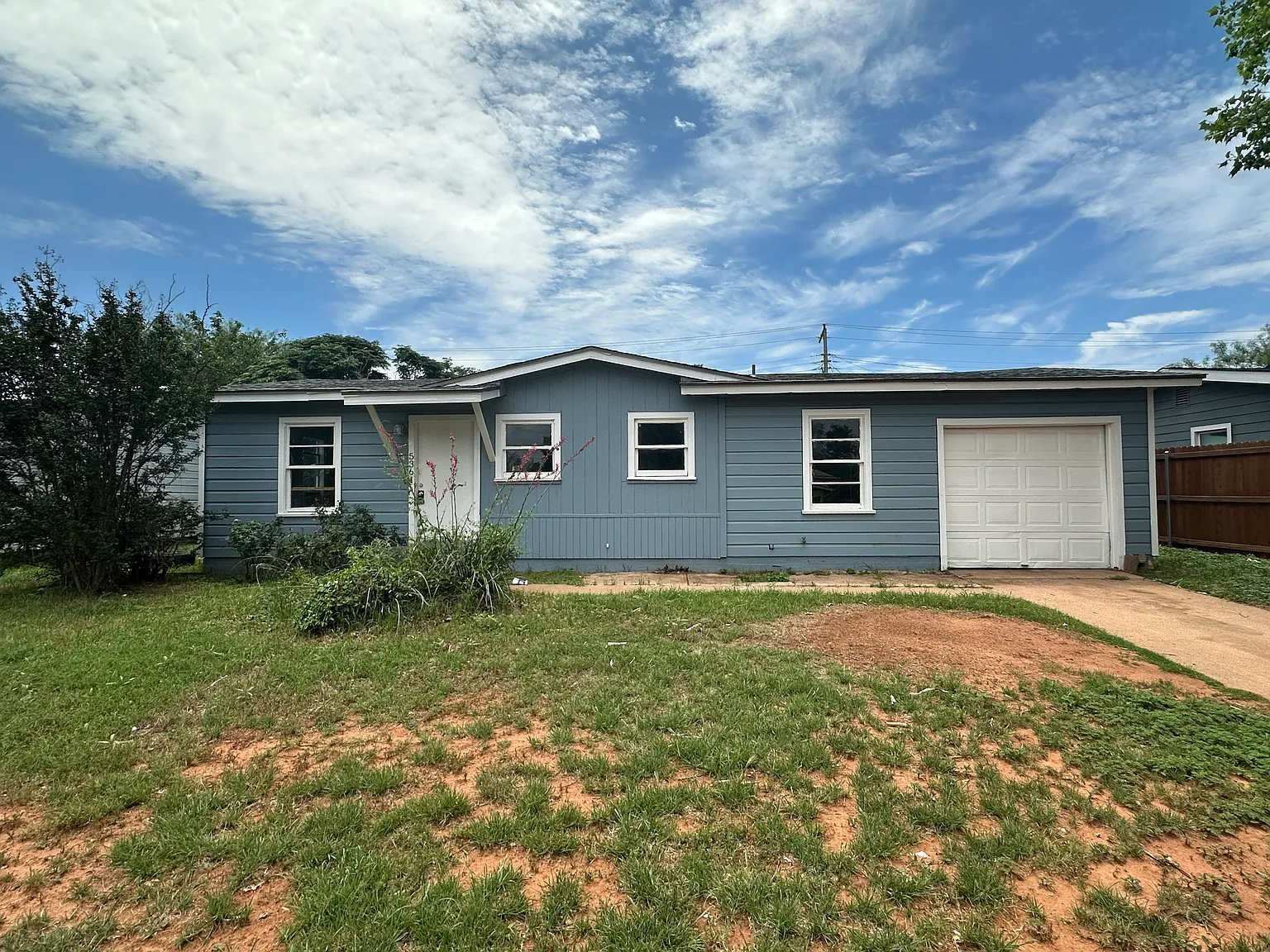 3 bed, 852 sqft, $1,495 — Photo 1