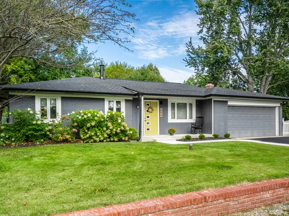 644 Lake View Dr, Zionsville, IN 46077