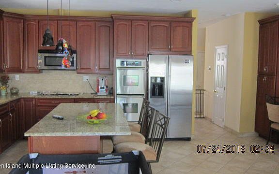 4th image of 579 Yetman Ave