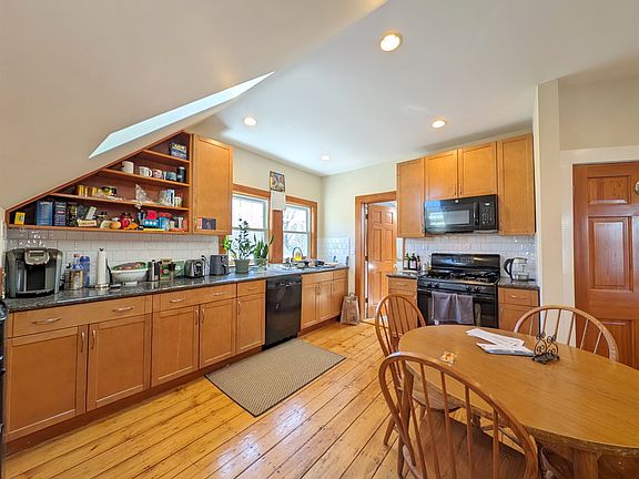 2nd image of 36 Orchard St Floor 1