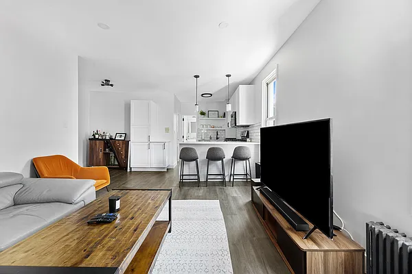 Rented by REAL New York | media 9