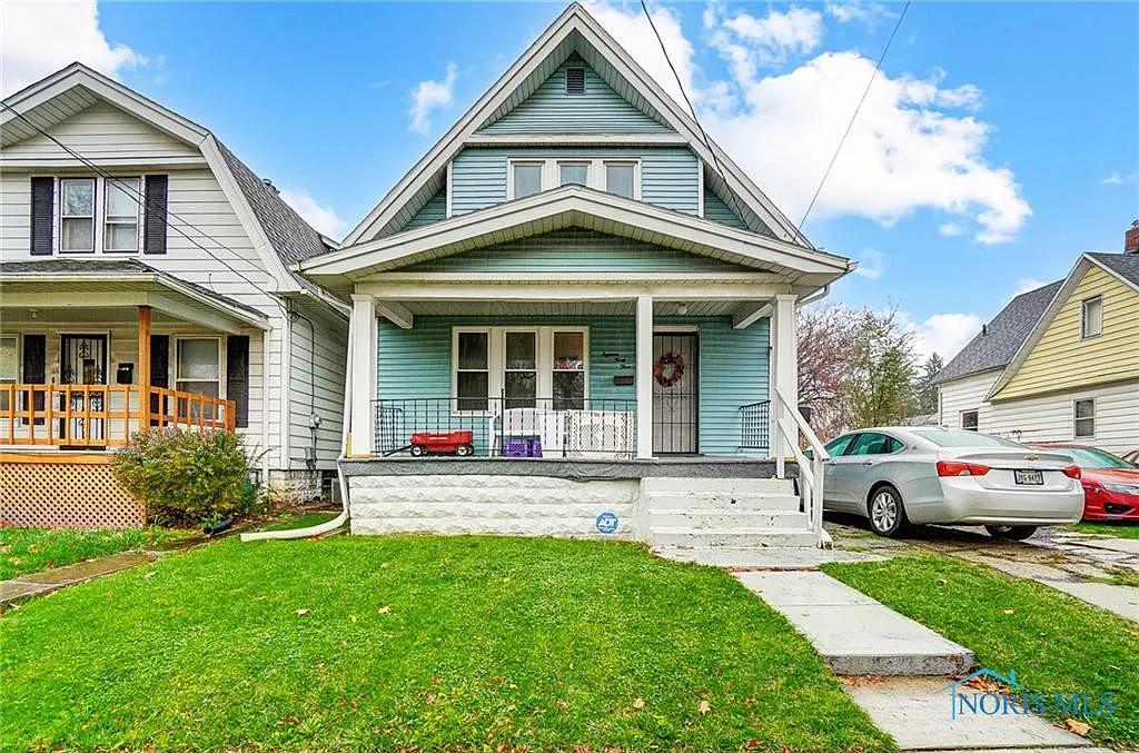 1833 Oakwood Ave photo 1