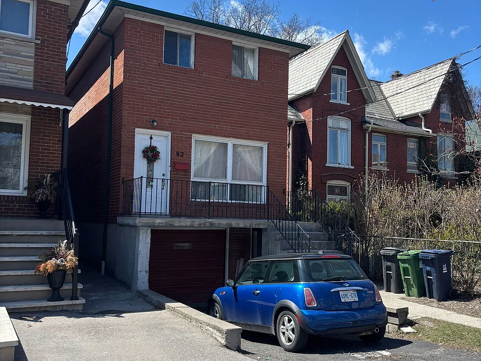 82 Main St
