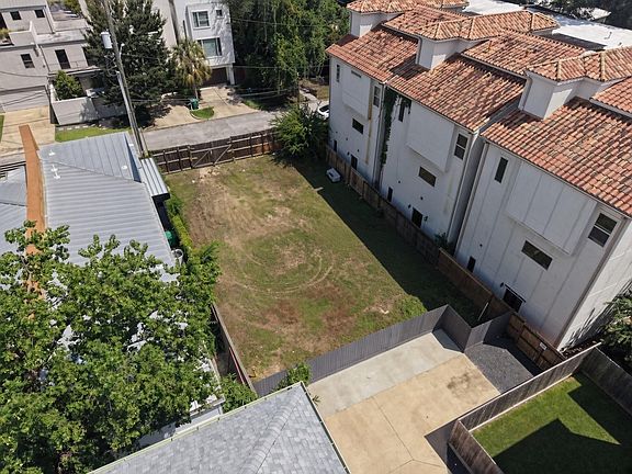 3rd image of 105 Arnold St