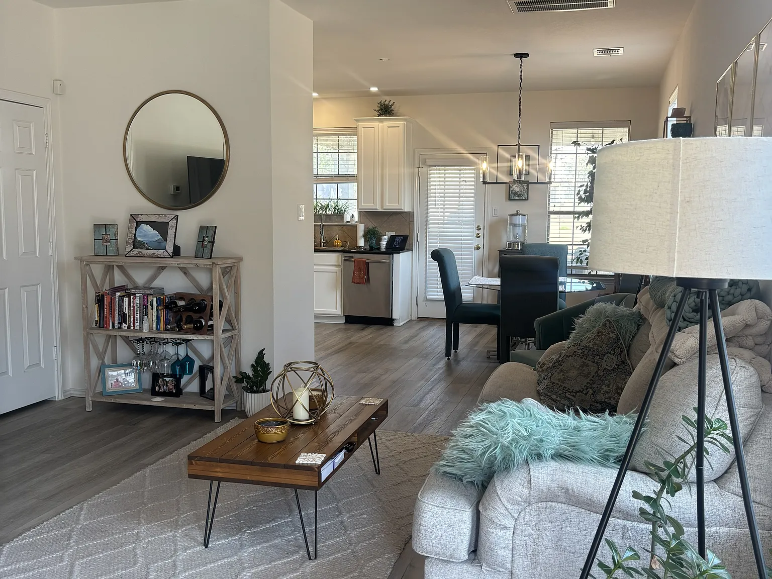 2 bed, 2.5 bath, 1334 sqft, $2,500 — Photo 2