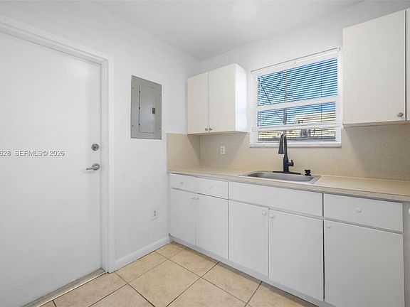 5th image of 577 NE 82nd St APT 15