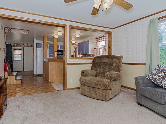 4th image of 208 N Main St