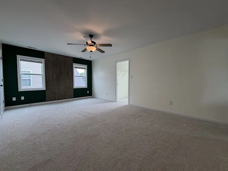302 E Franck St — Photo 17