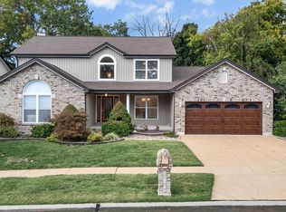 3149 Crystal Lake Dr, Saint Louis, MO 63129