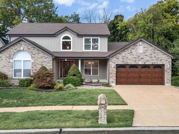 3149 Crystal Lake Dr, Saint Louis, MO 63129