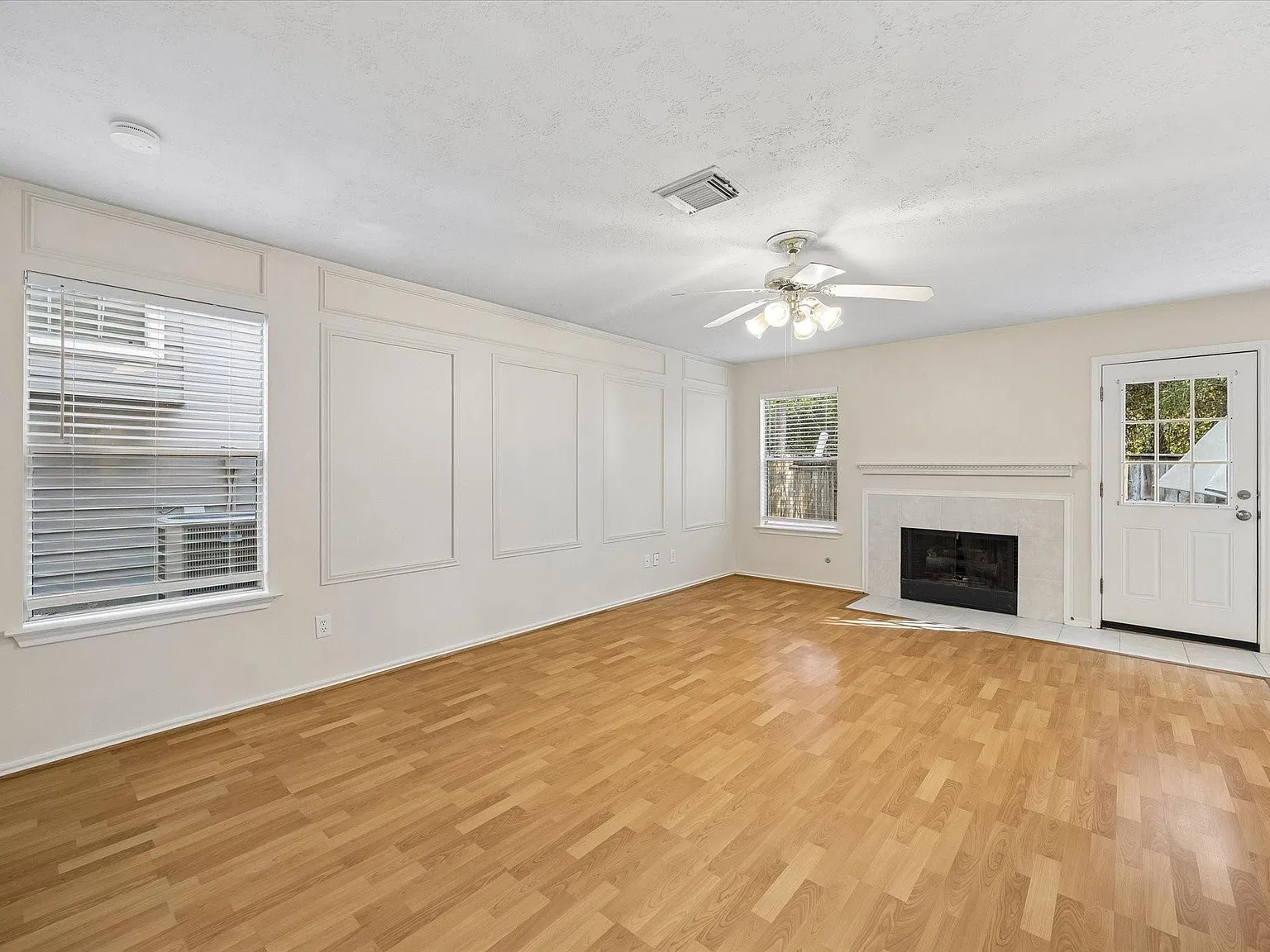 3 bed, 2.5 bath, 1628 sqft, $1,800 — Photo 4