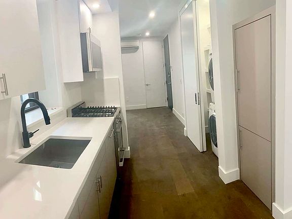 3rd image of 311 W 21st St APT 4W
