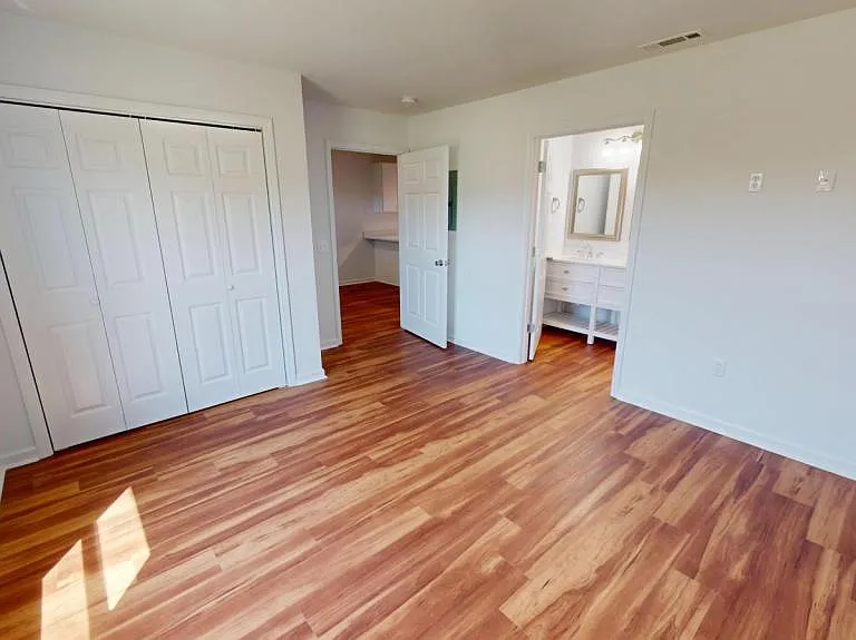 203 Charleston Dr — Photo 11