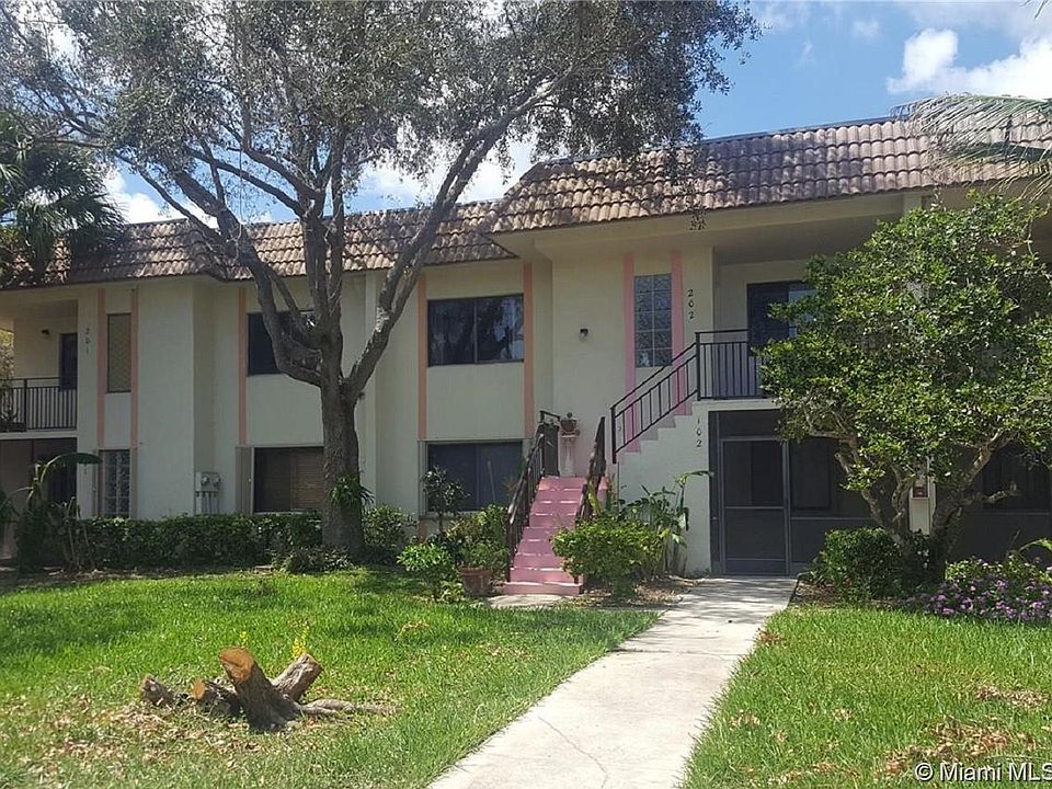 1st image of 403 Lakeview Dr APT 102