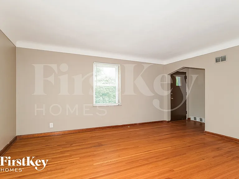 11251 Old Halls Ferry Rd — Photo 4