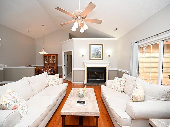 5th image of 527 Alderly Ct.