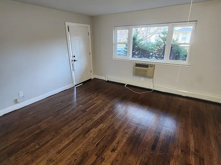 420 W 7th St — Photo 11