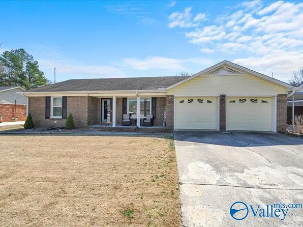 2107 Lancelot Dr SW, Decatur, AL 35603