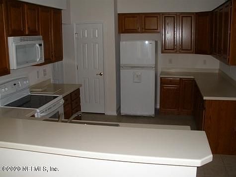 4th image of 4325 Edgewater Crossing Dr #7-3