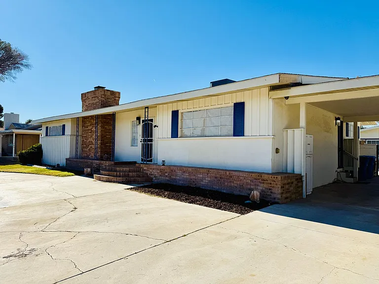 1208 Buehler Dr — Photo 3