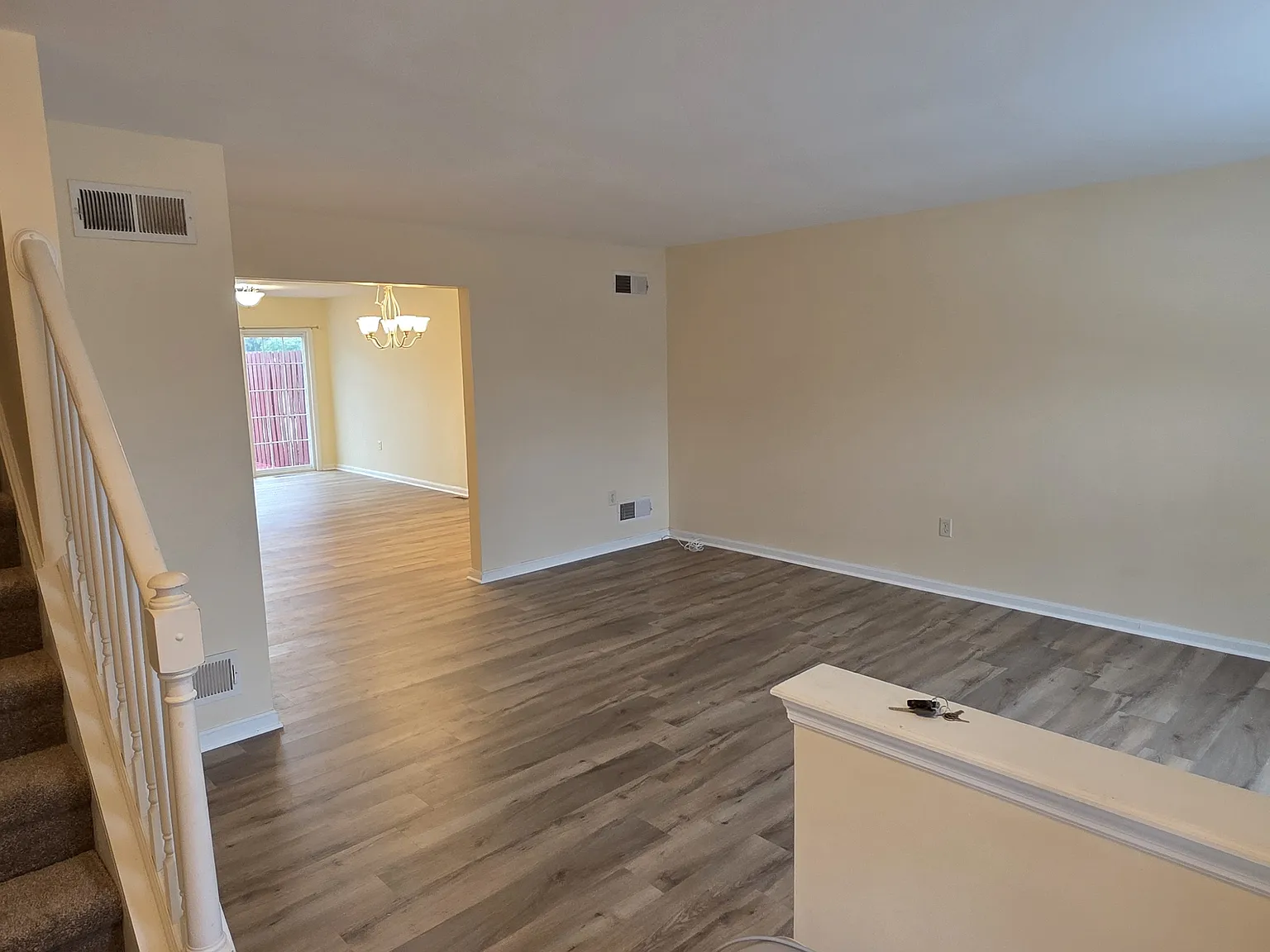 3 bed, 1600 sqft, $1,945 — Photo 2