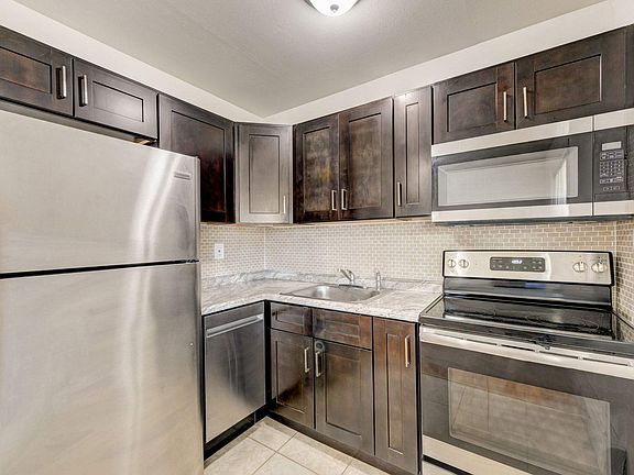2nd image of 272 Ward Ave #3143583