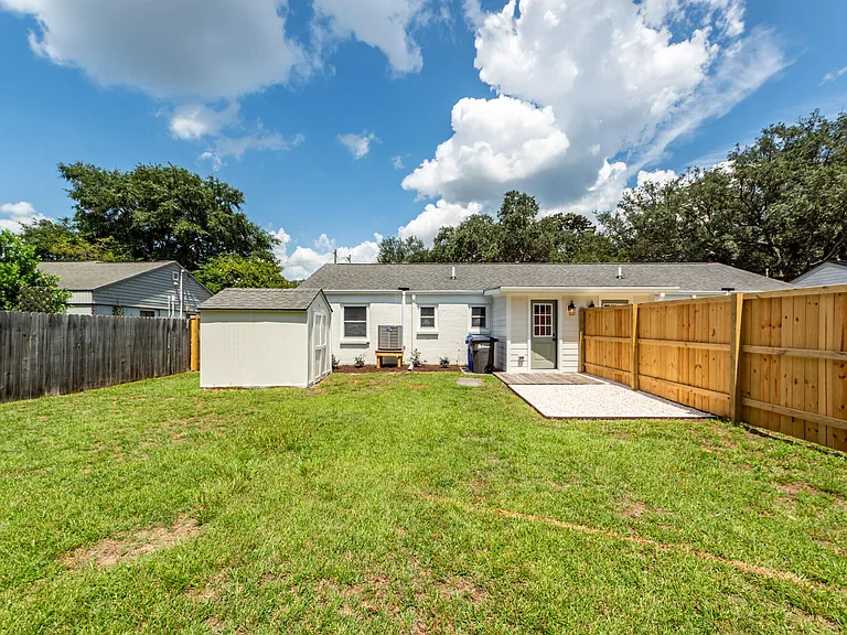 17 Vincent Dr #B — Photo 13