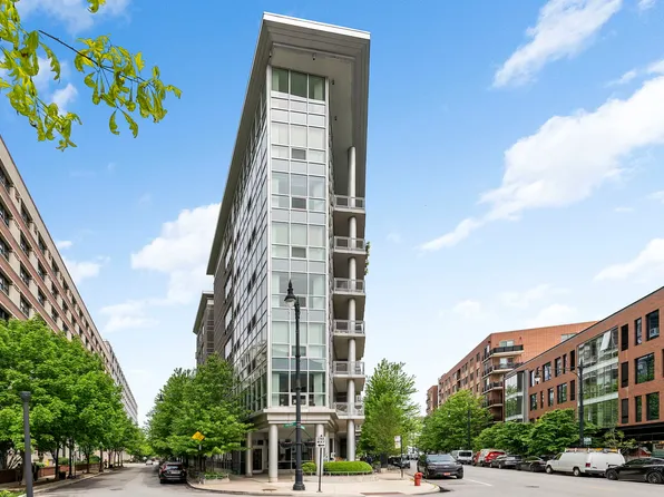 845 N Kingsbury St Unit 411, Chicago, IL 60610
