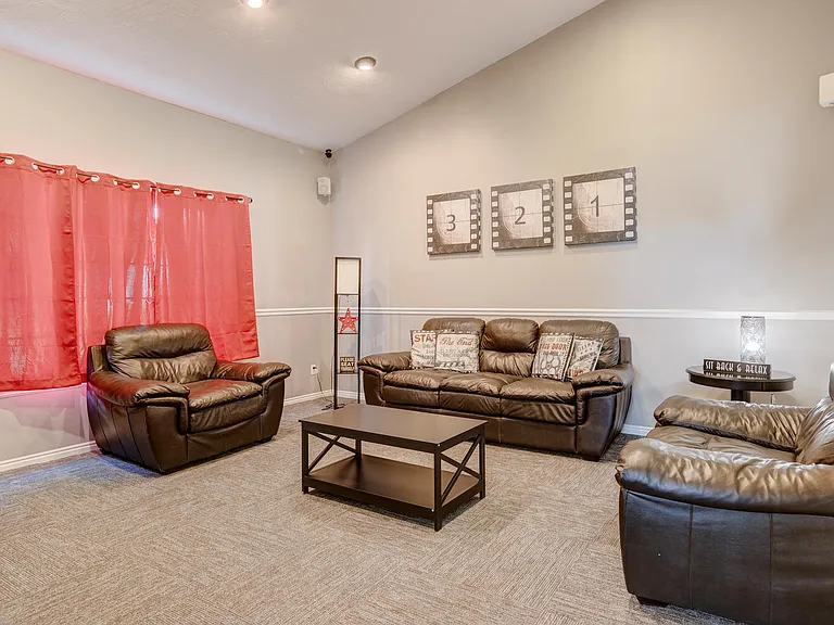 Parkwood Pointe Apartments — Photo 21