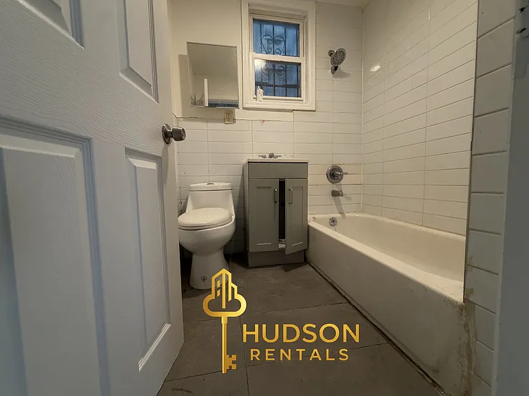 200 Bergen Ave #1 — Photo 6