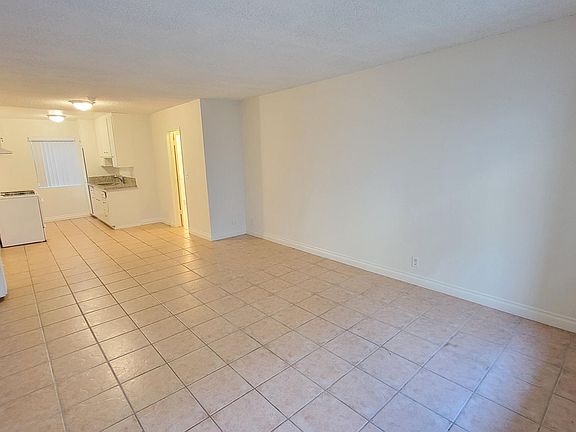 4th image of 3322 Keystone Ave #102