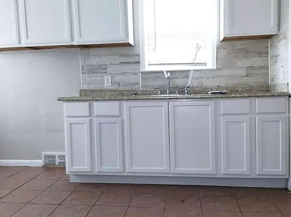 19179 Kelly Rd, Grosse Pointe, MI 48224