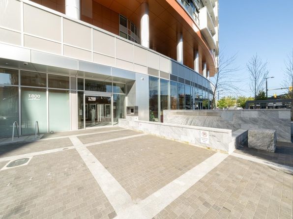 1768 Cook St #1517, Vancouver, BC V5Y 0N3