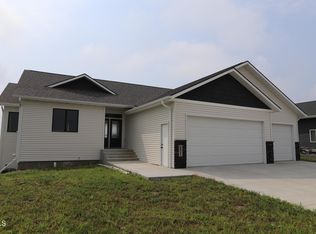 5511 Gold Dr, Bismarck, ND 58503