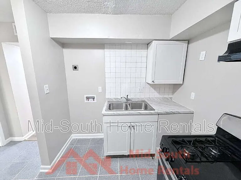 139 N Claybrook St #9 — Photo 9